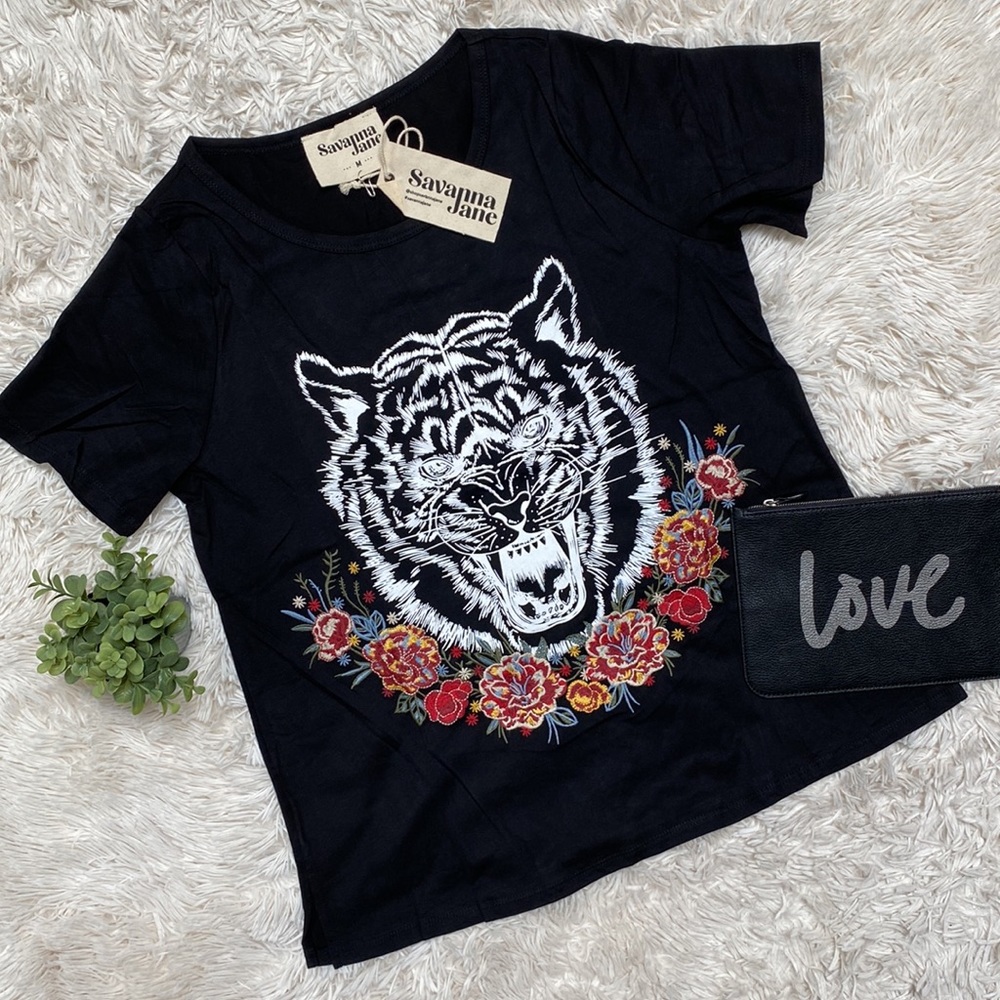🎉HP🎉 Savanna Jane Tiger Floral Embroidered Tee 💗 Black